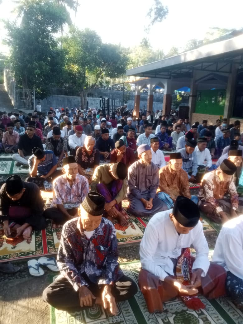 Khusuknya Sholat Idul Adha 1446 H di Masjid Ar-Rahman Derwolo